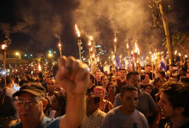 Manifestantes em Tegicucalpa, Honduras (Foto La Prensa)