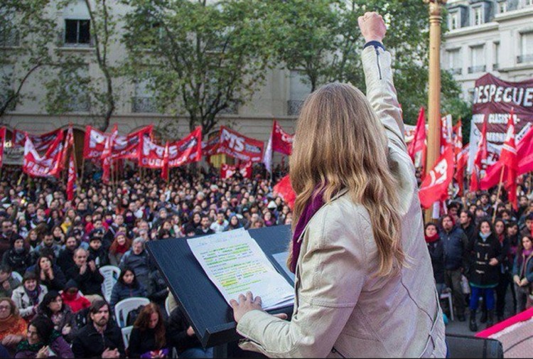 A deputada Myriam Bregman, em ato anti-governo Macri (Foto La Nación)